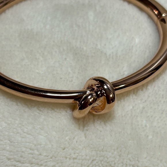 The Limited very sharp rose gold knot hinged bracelet  New with tags - Picture 4 of 5
